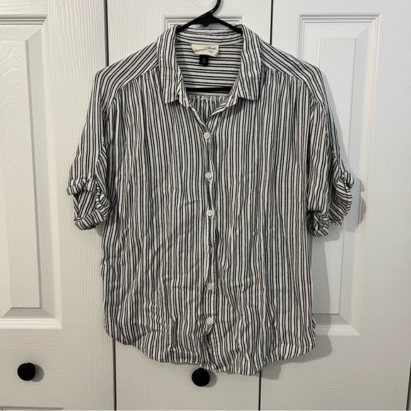 Button up top | Universal Thread (Target) - Picture 1 of 5